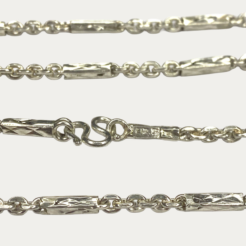  Macro close-up of 925 silver chain clasp of Khmer sugarcane link