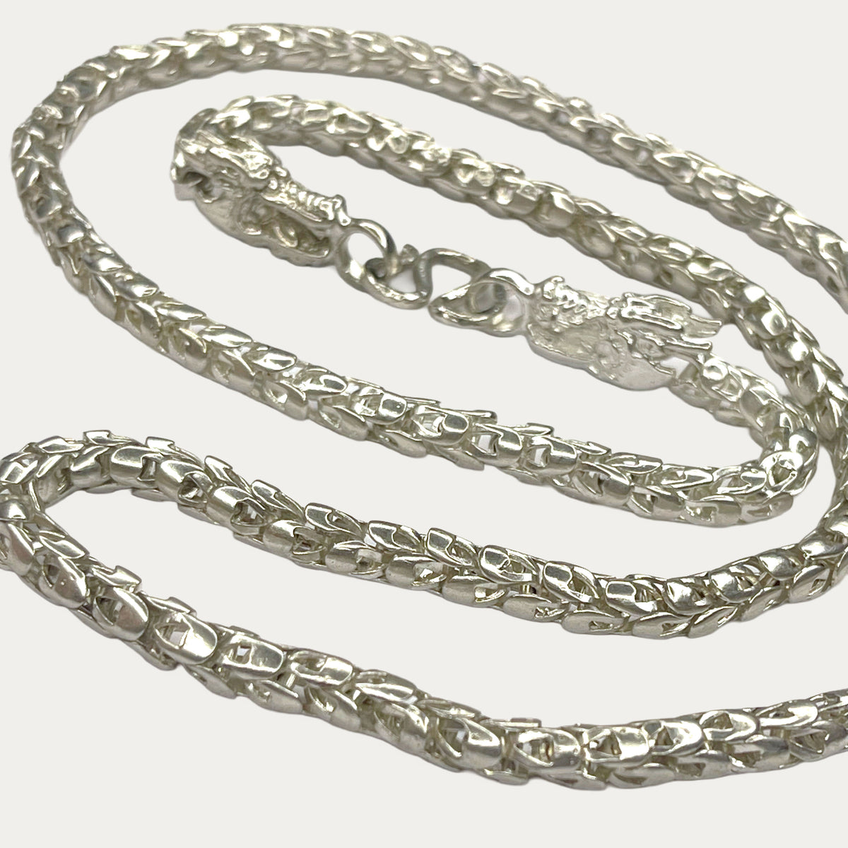 Dragon Head & Skin chain link detail