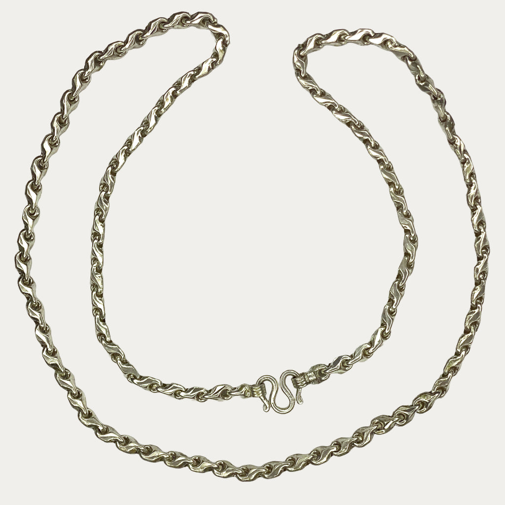 Full-length view of 925 solid silver Teardrop chain necklace