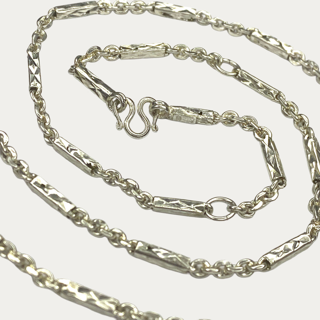 Close-up of khmer sugarcane link chain in solid 925 silver